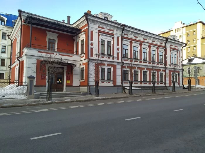 Venetsianov House (Bolshaya Krasnaya, 35/1A Malaya Krasnaya) - Monument, Architecture, sights, Kazan, Town, House, Architectural monument, City walk, Building, Tatarstan, Russia, Red, White, Longpost, 