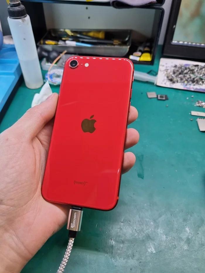 They don't look a darling pony in the eye. Iphone se2020 - My, Moscow, Apple, iPhone SE, Repair of equipment, Upgrade, Soldering, Battery, Presents, Expensive-Rich, Mat, Longpost, 