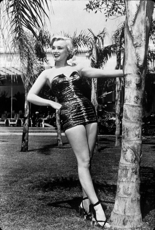Marilyn Monroe in the movie Let's Do It Legally (X) Series The Magnificent Marilyn episode 903 - Cycle, Gorgeous, Marilyn Monroe, Actors and actresses, Celebrities, Blonde, 50th, Movies, Hollywood, USA, Hollywood golden age, 1951, Black and white photo, Girls, 