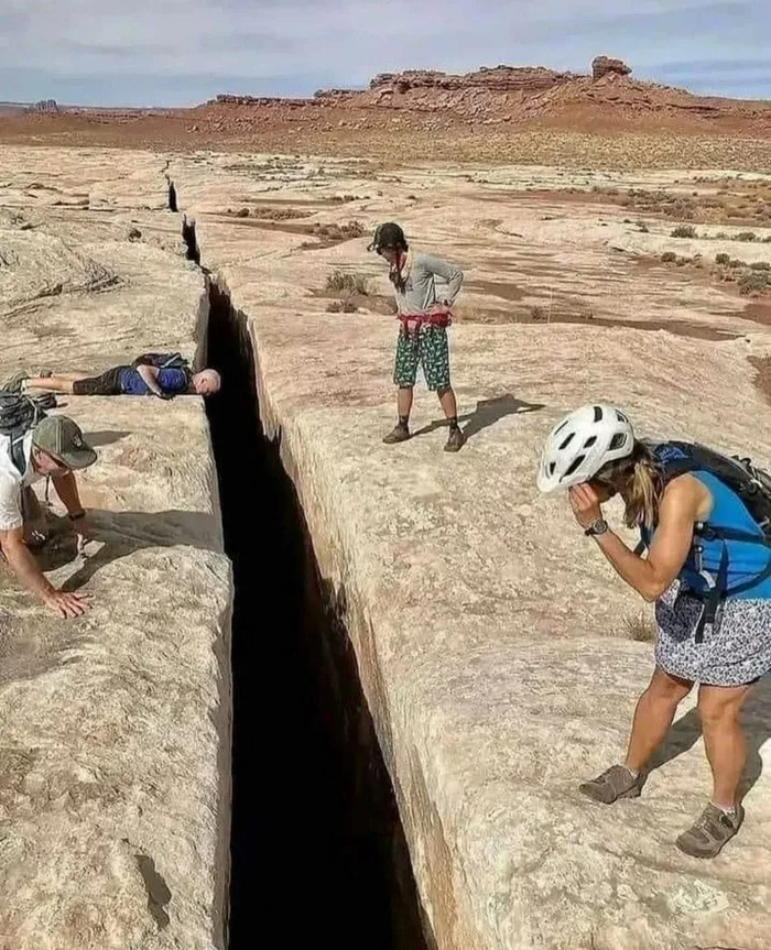 Fault in the ground near San Andreas, California, U.S. - San Andreas Fault, California, USA, The photo, Crack, Repeat, , Fault, Utah, Black crack