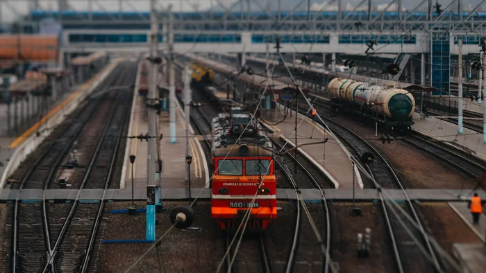 Railway station in miniature - My, The photo, Railway, Locomotive, railway station, Tilt shift, Longpost, 