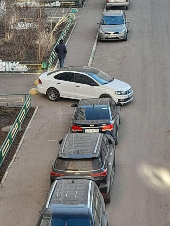 А у нас во дворе... - Моё, Ну ладно, И так сойдет, Длиннопост, Неправильная парковка, Мат, 