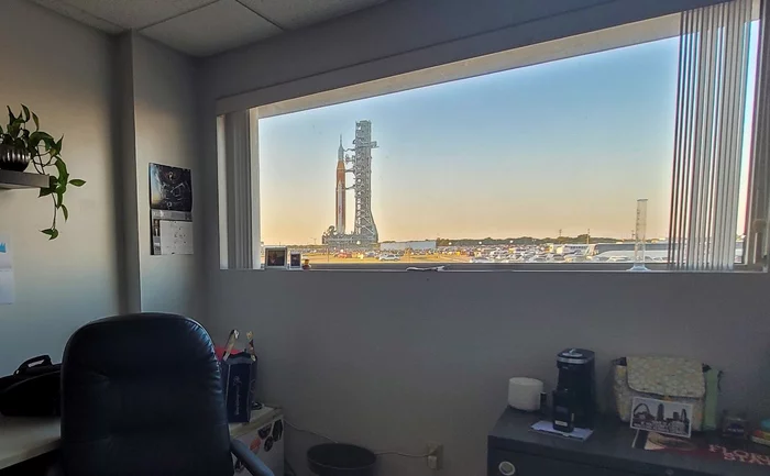 When you can boast of an excellent view from the office - Cosmonautics, Space, Technologies, USA, Sls, Rocket, The photo, Girls, Longpost, 