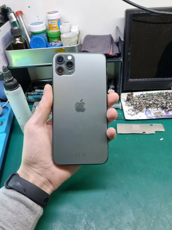 How to swell sharply for 70k. Iphone 11 pro MAX. Instruction. Or we installed a battery but the phone didn't work. Money from you - My, Moscow, Repair of equipment, Ремонт телефона, Apple, iPhone, iPhone 11, Alcohol, Clients, Recovery, Expensive-Rich, Mat, Longpost