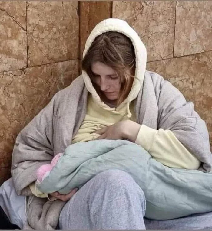 Madonna and Child in the Kiev Metro - Art, Kiev, Metro, 