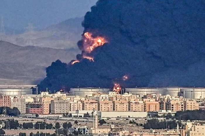 In Saudi Arabia, a strike on an oil storage facility was inflicted - Politics, Saudi Arabia, Oil, Houthis, Formula 1, Video, Youtube, 