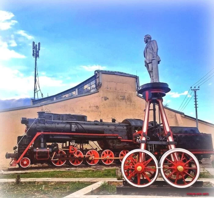 Lenin on wheels - My, Story, Monument, sights, Monument, Lenin, Moscow, Railway, Unusual, Tourism, Longpost, 