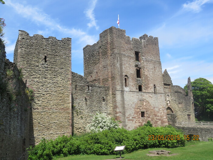   .   (Ludlow Castle).  2 , , , , 