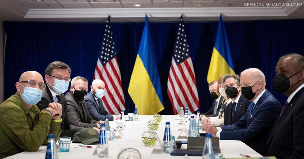 Переговоры с нато. Джо Байден в Варшаве. Байден на Украине 2022. Кулеба и Байден. Кулеба Украина МИД И Байден.