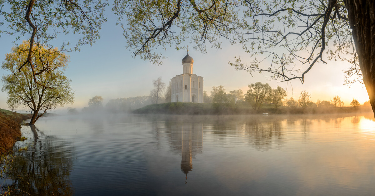 Вода светлый храм