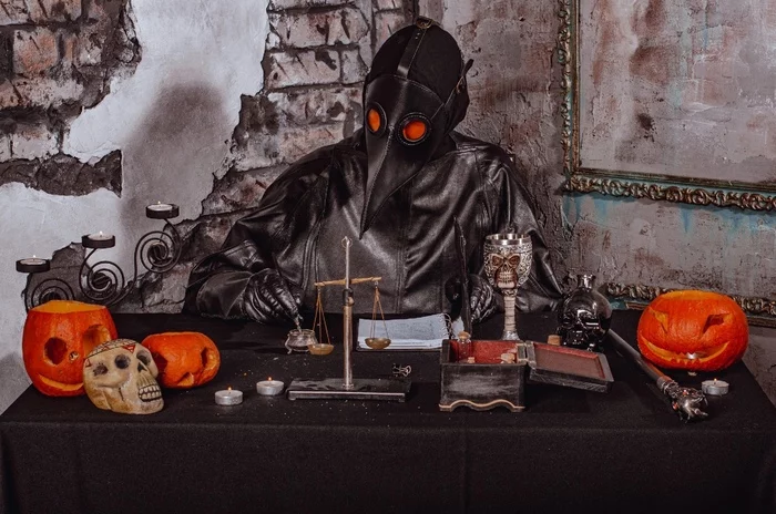 Plague Dr. Alex Russo in his office - My, The photo, Cosplay, Mask, PHOTOSESSION, Professional shooting, Plague, Plague Doctor, Plague Doctor Mask, Cosplayers, Gothic, Models, Longpost, Pestilence, Blood, Beautiful, Body, Middle Ages, Suffering middle ages, Photographer