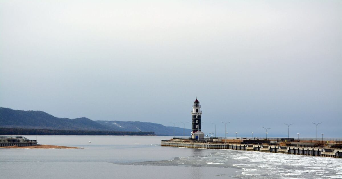 Турка бурятия. Байкальская гавань село турка. Маяк турка Байкальская гавань. Байкальская гавань турка ночью. Турка Байкал.