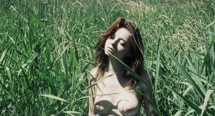 In the grass Grasshopper sat... - NSFW, Girls, Erotic, Nudity, Grass, Summer, Street photography, Boobs, The photo, From the network, 