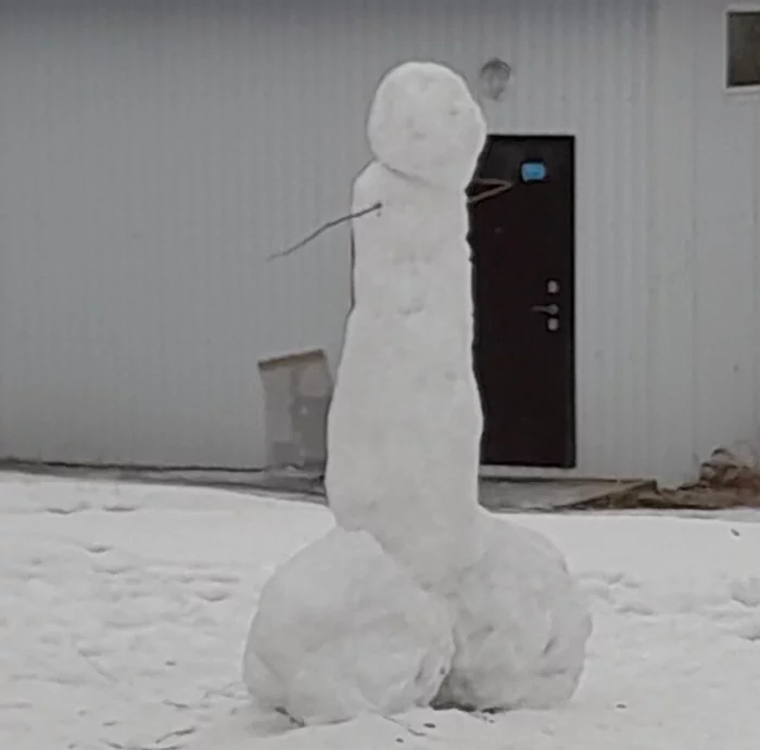 Someone sculpts a snow baba, and someone a white swan - My, Snow woman, I'm an artist - that's how I see it, Abstraction, Art, Winter, What's this?, It seemed, 