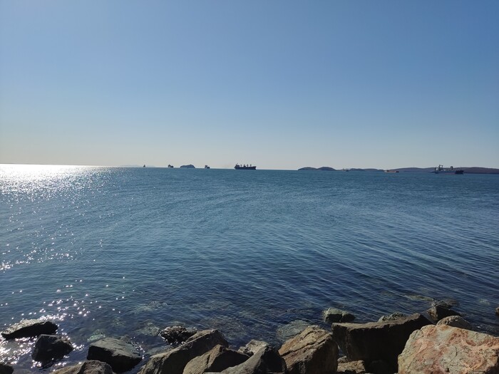 Вода такая чистая, так и манит искупаться