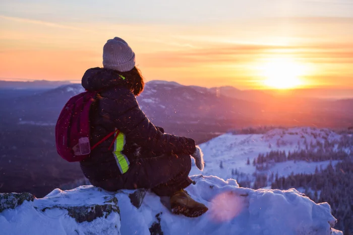 A man sits... - My, Winter, Snow, Sunset, The mountains, Zyuratkul, Uwan, Landscape, Nature, Sky, 