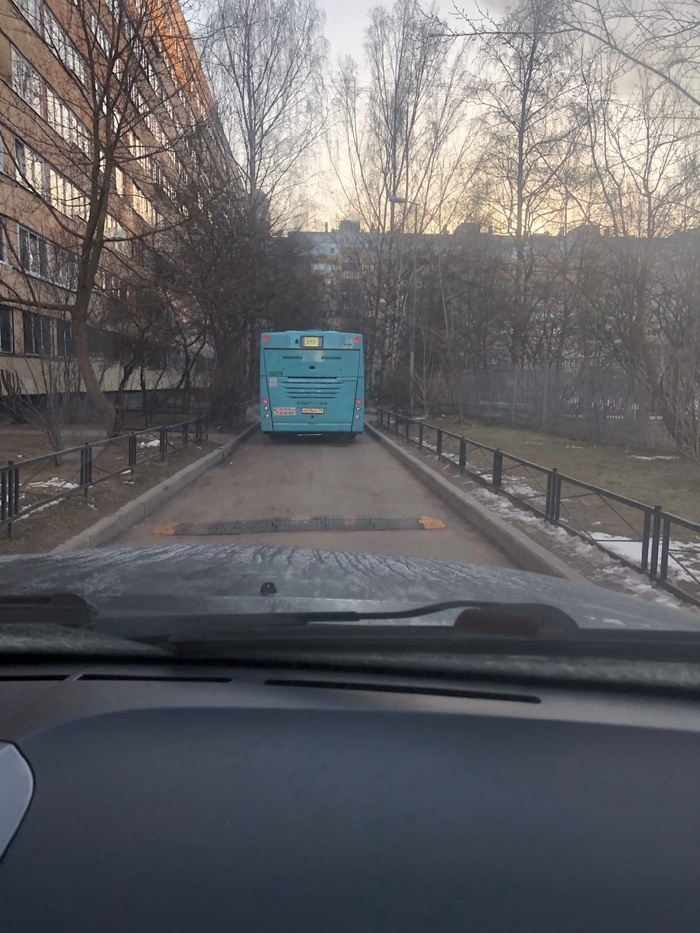 Когда тебя посадили за автобус, но в душе ты остался маршрутчиком