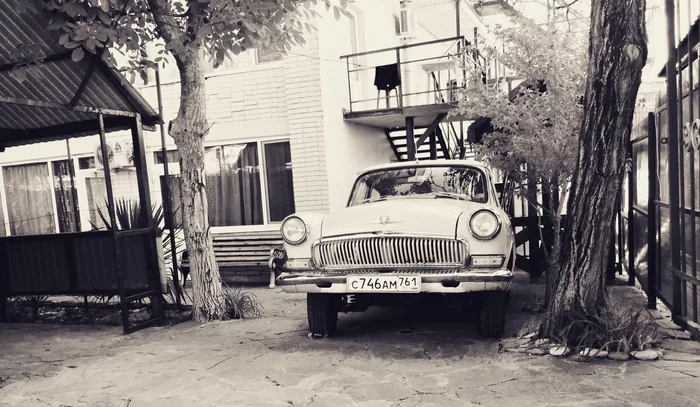 Southern Retro - My, Mobile photography, Gaz-21, Black and white photo, 