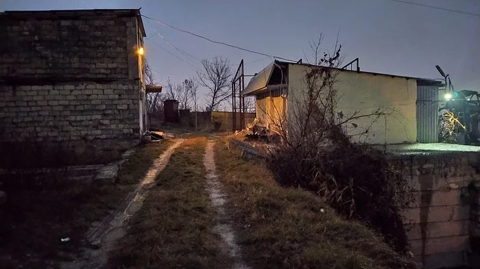 Aesthetics of. (For an amateur) - My, Fuck aesthetics, Simferopol, Landscape, Garage, Longpost, 