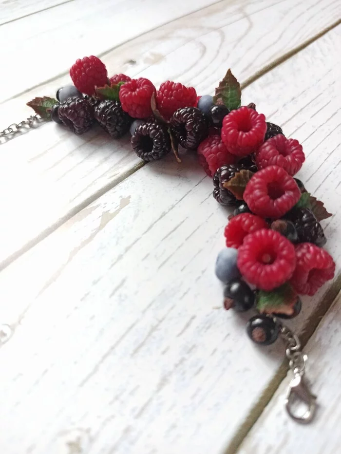 Bracelet made of berries - My, Polymer clay, Лепка, Needlework, Needlework without process, A bracelet, Summer bracelets, Accessories, Decoration, Berries, Raspberries, Currant, Handmade, Presents, Creation, Vertical video, Video, Longpost, 