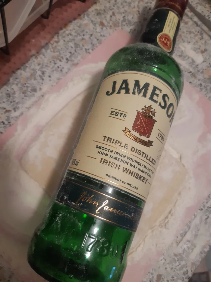 Jameson as a rolling pin for the test - My, Dough, Whiskey, Jameson, Kitchen, Bottle, Cheburek, Food, 