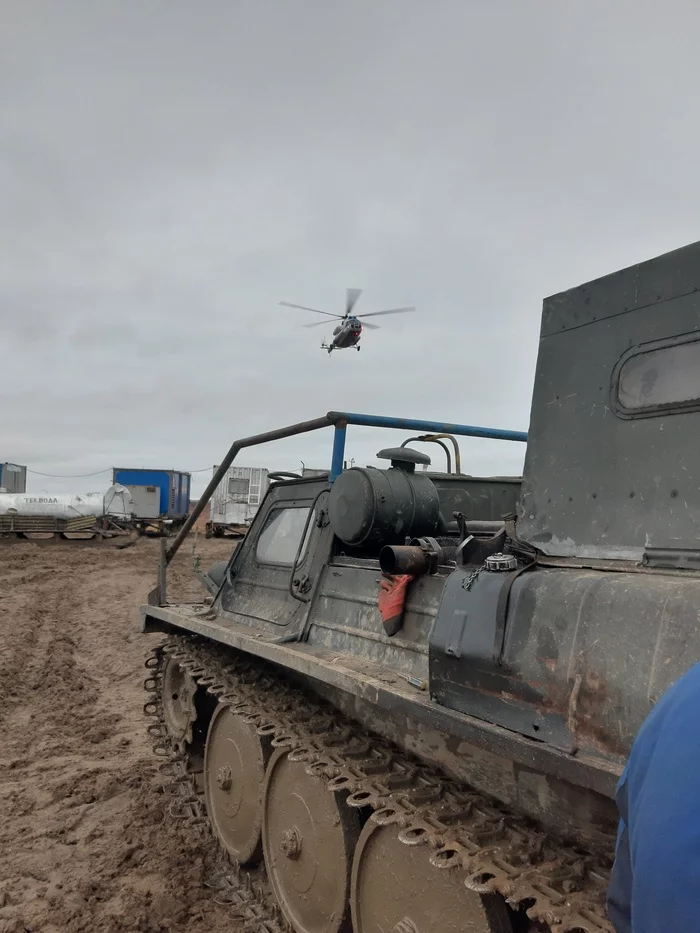 The breadwinner has arrived! - Shift workers, Far North, Helicopter, Tracked all-terrain vehicle, Seismic survey, 