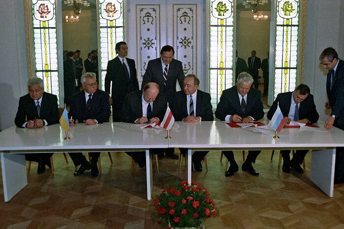 Three separates - My, Seperatism, Boris Yeltsin, Shushkevich, Kravchuk, 