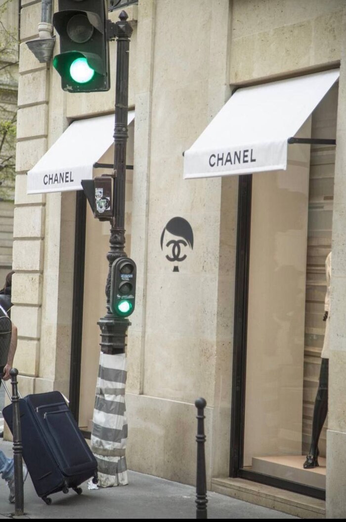 Вот такое теперь на всех бутиках Шанель в Париже Chanel, Коко Шанель, Магазин, Мода, Париж, Бутик