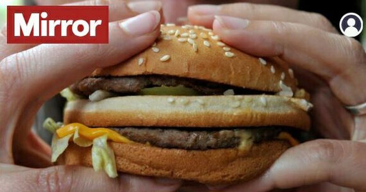 Какая пища кажется человеку безвкусной. Гамбургер. Гамбургер картинка. Сухая пища кажется безвкусной. Бургеры на завтрак в макдональдс.