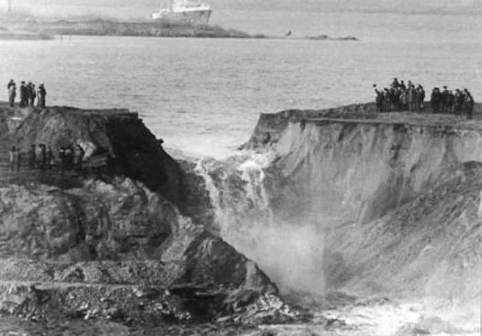 Наполнение водохранилища нижнекамской ГЭС - ГЭС, Водохранилище, События, Черно-белое фото, Длиннопост