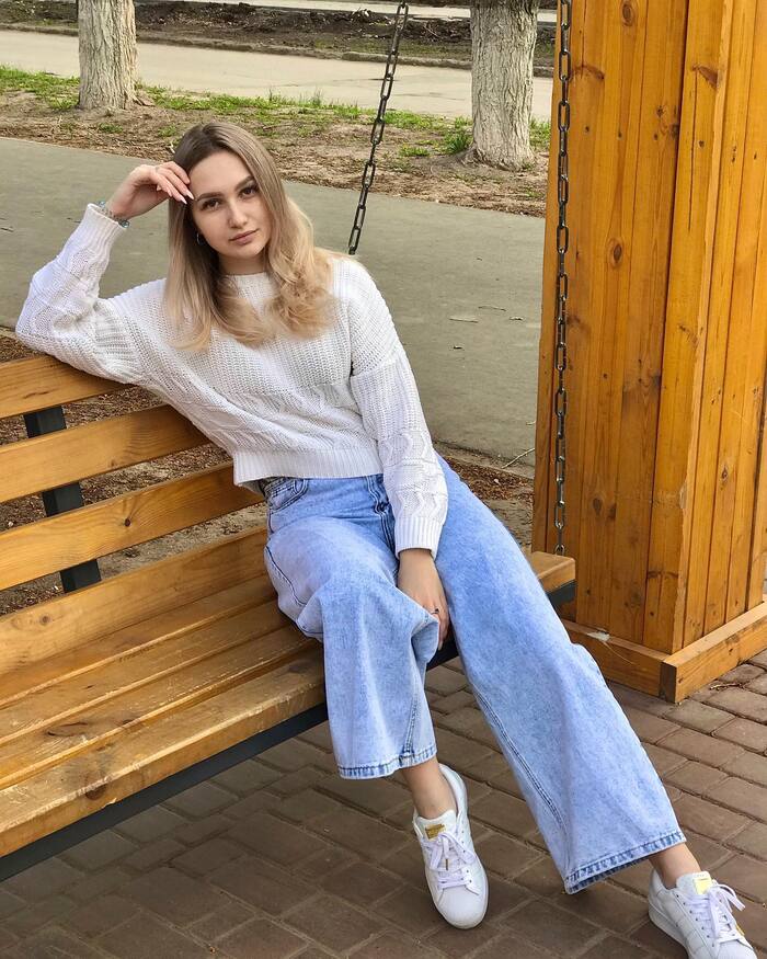 Ksenia Trifonova - Girls, The photo, beauty, Jeans, Sneakers, Long hair, Blonde