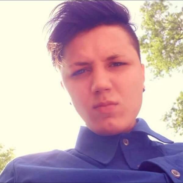 Мужчины, не хотите ли познакомиться с этой импозантной дамой в годах?)))