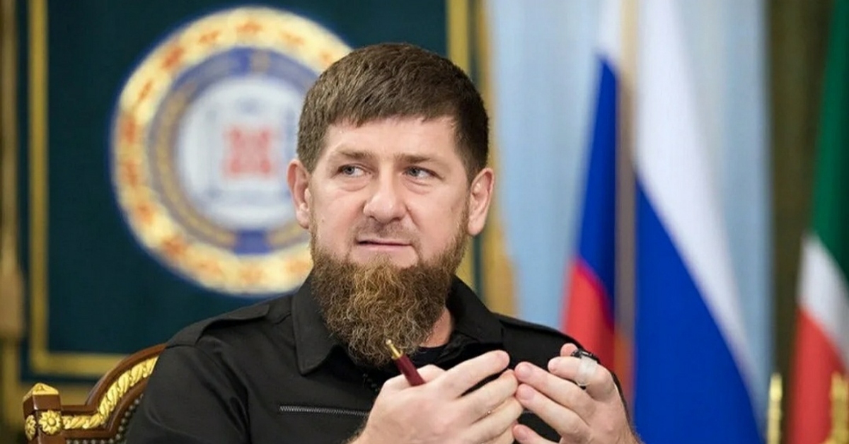 глава чечни рамзан кадыров. рамзан кадыров. кадыров принимаю. кадыров принимаю. рамзан кадыров.