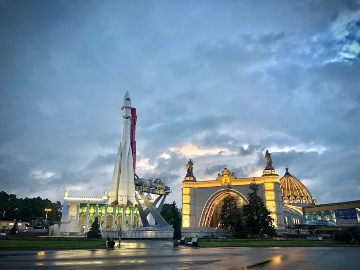 ВДНХ ранним утром - Моё, Мобильная фотография, Любительская съемка, ВДНХ, Утро, Москва, Ракета, 