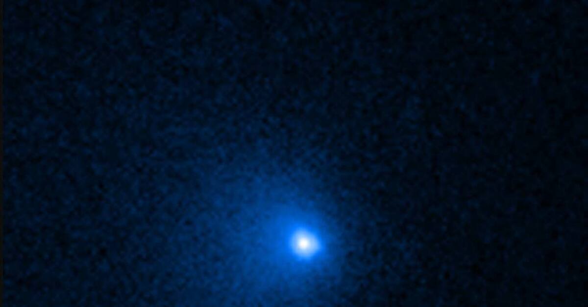 Какая комета приближается к земле. Кометы. Черная дыра фото. Чёрная дыра в центре Млечного пути. Большие кометы.