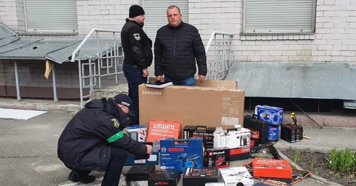 Уличный грабеж. Мародерство в судже. Бандитизм. Запретные видео с украины. Мародерство в судже.