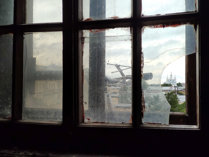 Ответ на пост «В одной из парадных Санкт-Петербурга»