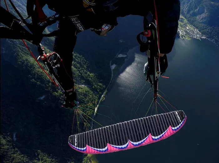 Something seems wrong here. - Paragliding, Flight, Extreme, Adrenalin, Upside down, The mountains, Lake, The photo