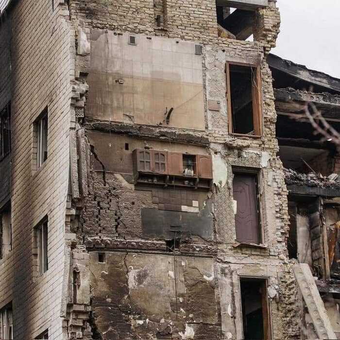 Ищу того, кто вешал кухню и клеил плитку для восстановления Харькова