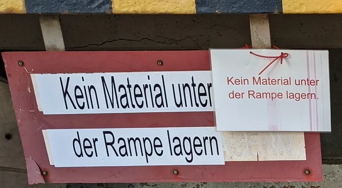 Materials under the ramp should not be stored - My, Germany, Production, Ordnung, Mess, Factory, Discipline