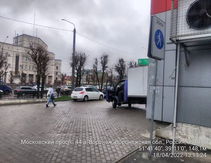 Nothing out of the ordinary. Just a car in TWO rows on the Pedestrian Zone - My, DPS, Impudence, Driver, Violation of traffic rules, Voronezh, Punishment, Tow truck, Pedestrian zone, Sidewalk, Auto, Parking, Traffic police, Longpost, Неправильная парковка