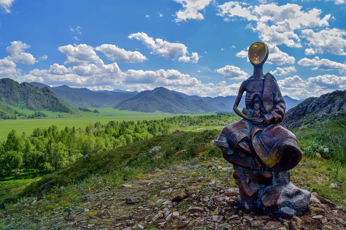 An unusual monument in the Altai Mountains - My, Monument, Sculpture, Altai Mountains, Altai Republic, The mountains, The photo, Gopher, Travel across Russia, sights, Chuisky tract