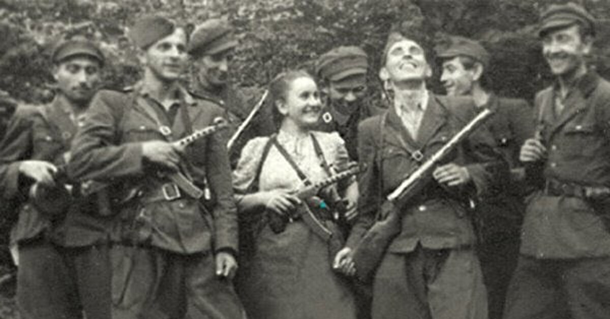 Заерства нацбатов 1941-1945. Женщины бандеровцы. Женщины бандеровцы. Девушки националисты. Бойцы оун-упа.
