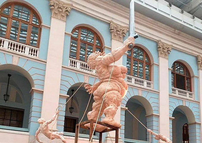 Ответ на пост «Пушков ужаснулся перформансу киевского художника со скульптурой 