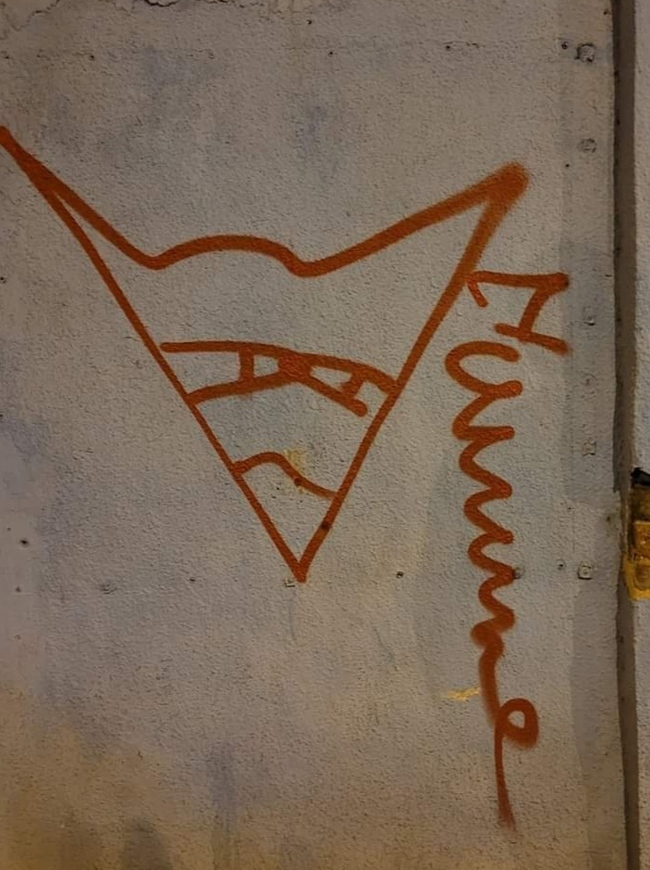 Unknown Graffiti - My, Street art, Drawing on the wall, What's this?, Question, Longpost