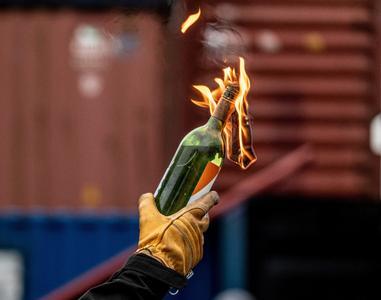 Northern Irish activists threw Molotov cocktails at police - Politics, Northern Ireland, Great Britain, Easter, Disorder, Molotov cocktail, Video