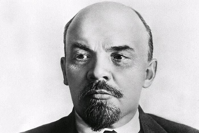 The Mustache of the Revolution - Lenin, Усы