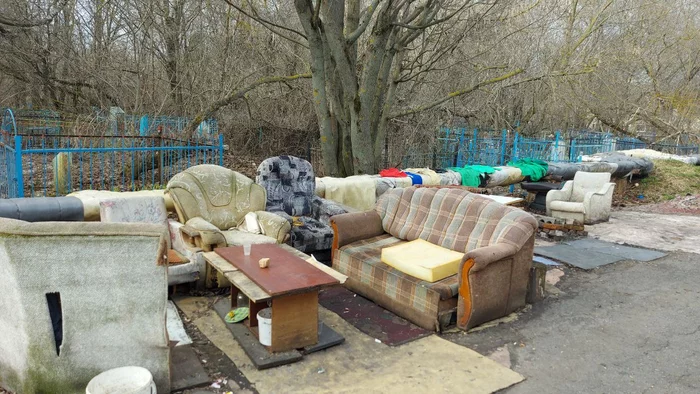 Lounge bar On the sidelines of life - The photo, Cemetery, Hopelessness, Bar