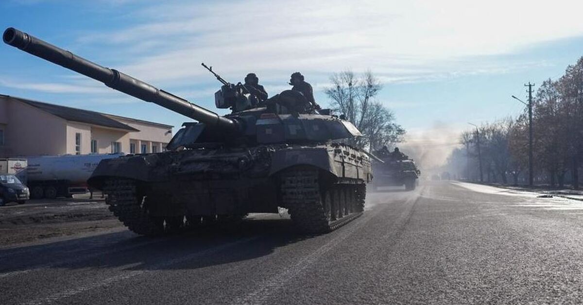 Действующий танк. Военная техника ДНР. Танки НАТО В Херсоне. Танк в городе. Военная колонна арт.