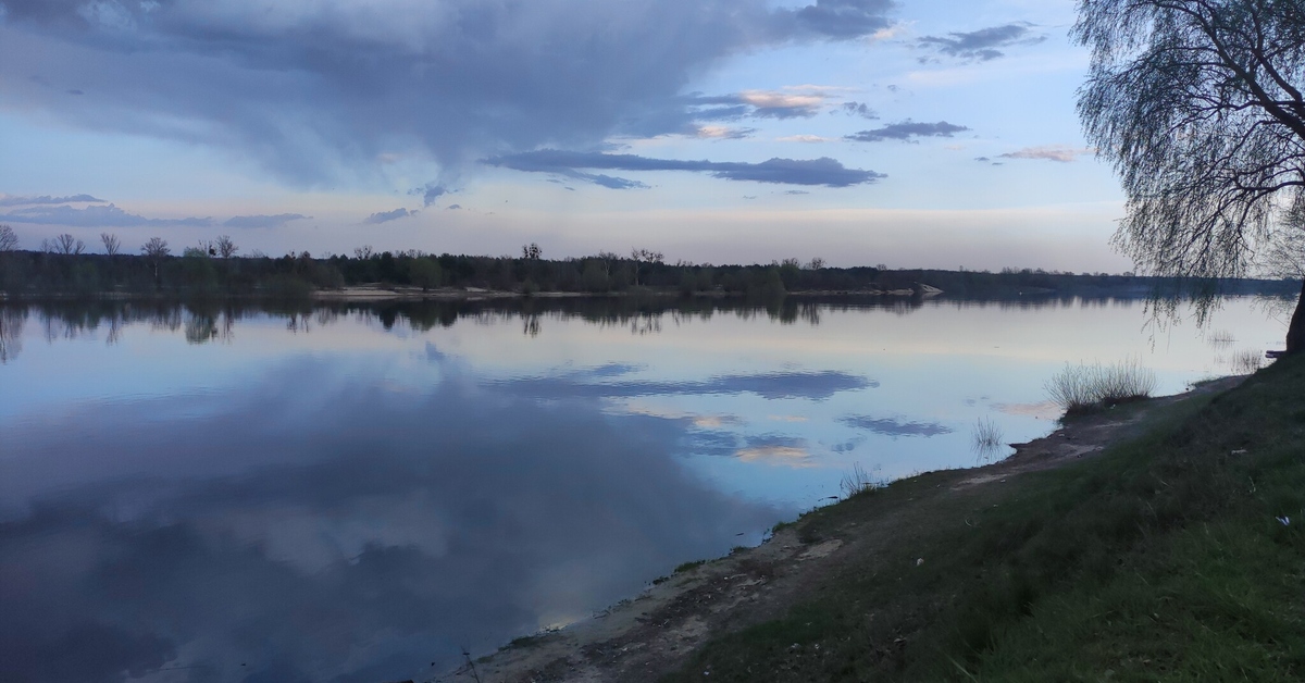 Какая река припять. Река Припять 2022. Левый берег реки Припять. Весна река. Указатель река Припять.